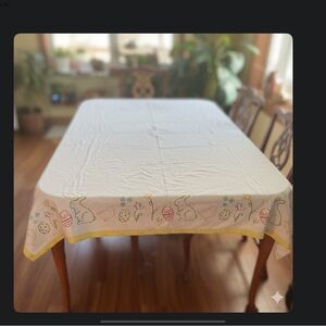 SPRING AHEAD DINNING ROOM TABLE CLOTH.WHITE COVER WITH SPRING DETAIL EDGES.
